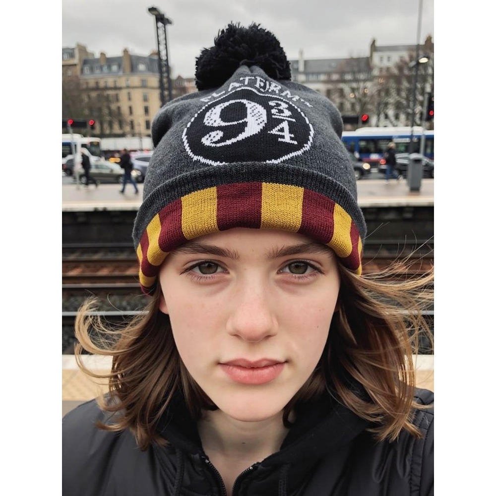 HARRY POTTER 9 3/4 Beanie Hat with Pom Pom NWT Winter Wear
